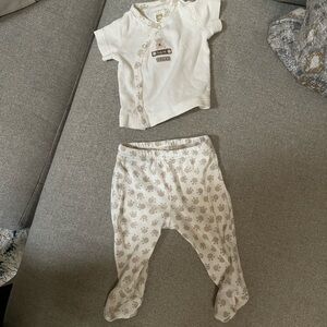 Carter’s Newborn. Never worn.